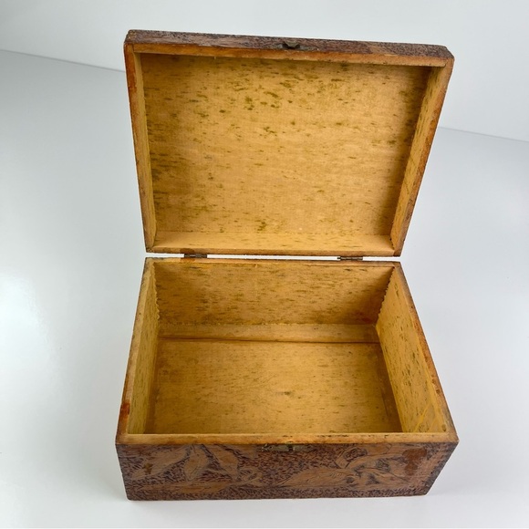 Wooden Box with Leaf Design - Picture 2 of 10